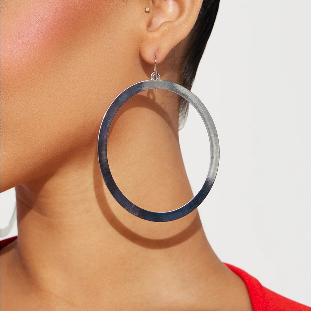 Earrings, NWT, Silvertone drop earrings, lightweight, super fun!